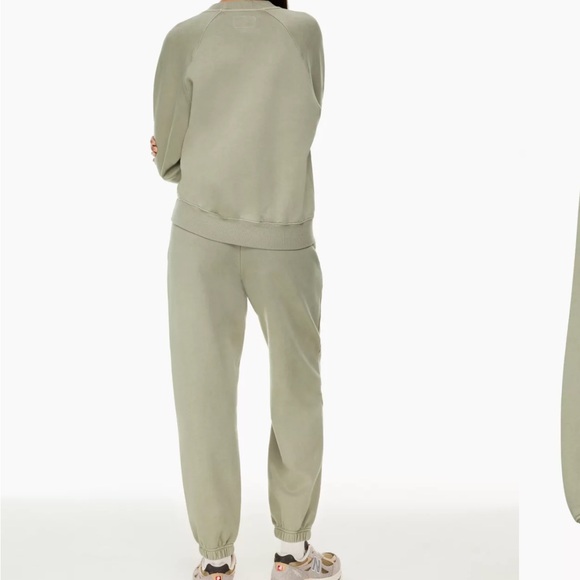 Aritzia Wilfred Free “Free Fleece Crew” - Picture 5 of 15